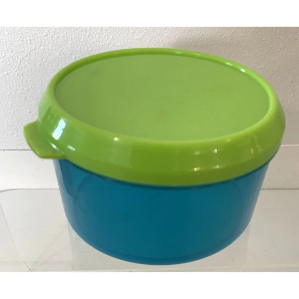 Set of 9 Avon Food Cooling Storage Containers with Built‑In Reusable Ice Packs